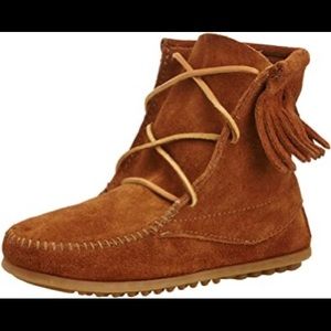 MINNETONKA KIDS LACEUP MOCCASIN BOOTS SIZE 3